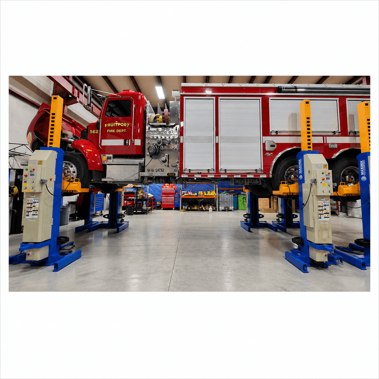 ML-6051 Atlas Mobile column with fire truck