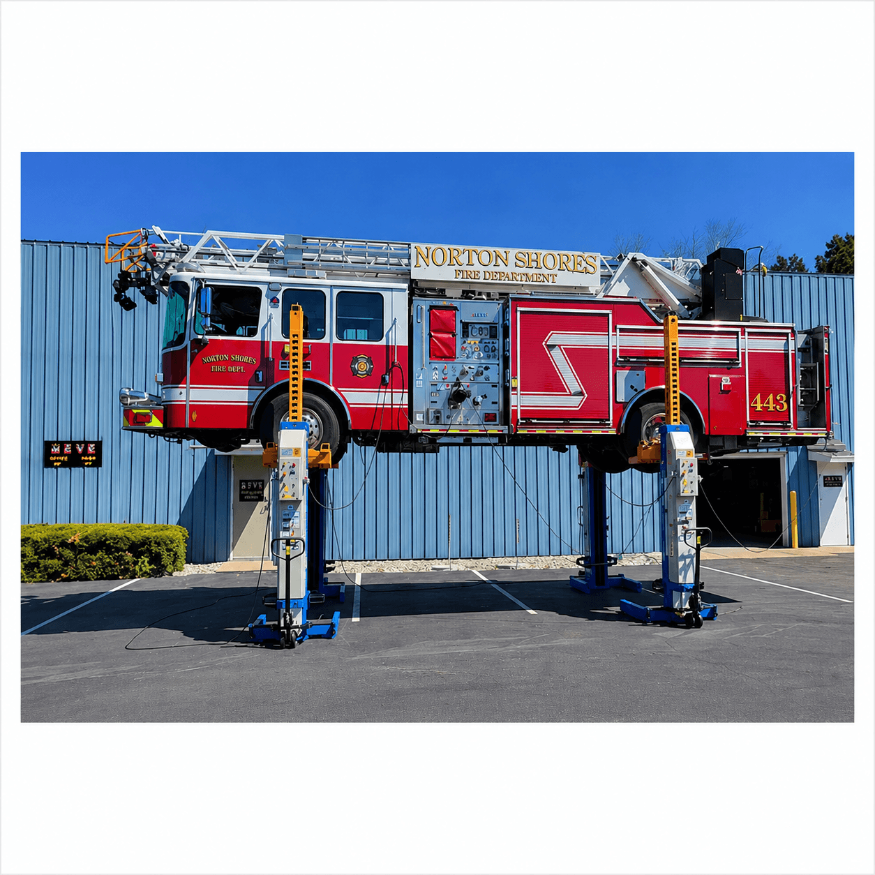 Atlas Mobile Column with Fire Truck Lifted