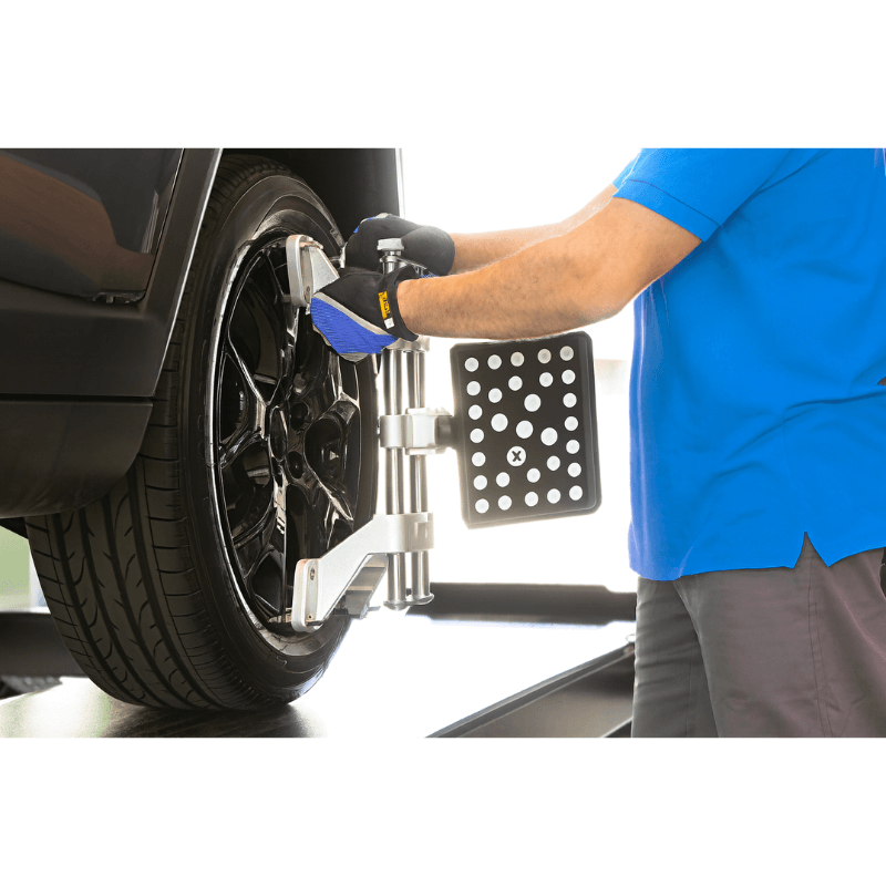 Hofmann Geoliner 609 Imaging Wheel Aligner In use on the car