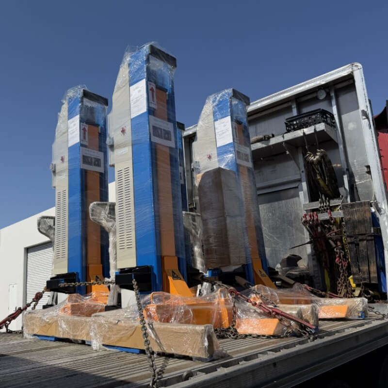 Atlas Mobile Columns on a flat bed truck