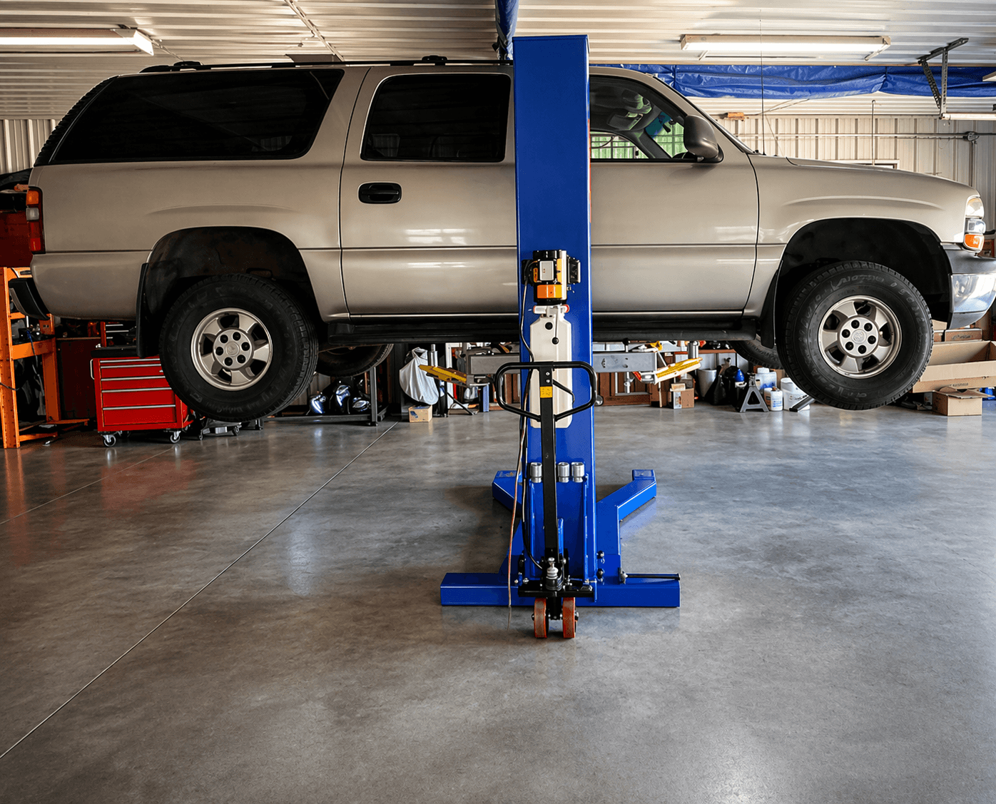 MSC-6KLP 6000LB Single Post Lift by HeavyLift Direct — HeavyLiftDirect MSC-6KLP 6000LB Single Post Lift by HeavyLift Direct — HeavyLiftDirect